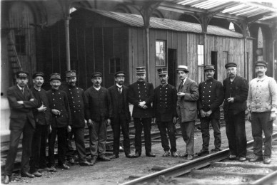 Quévy 1920 reprise du service après destruction de la gare en 1918. Bâtiment provisoire, 1918-1920.jpg